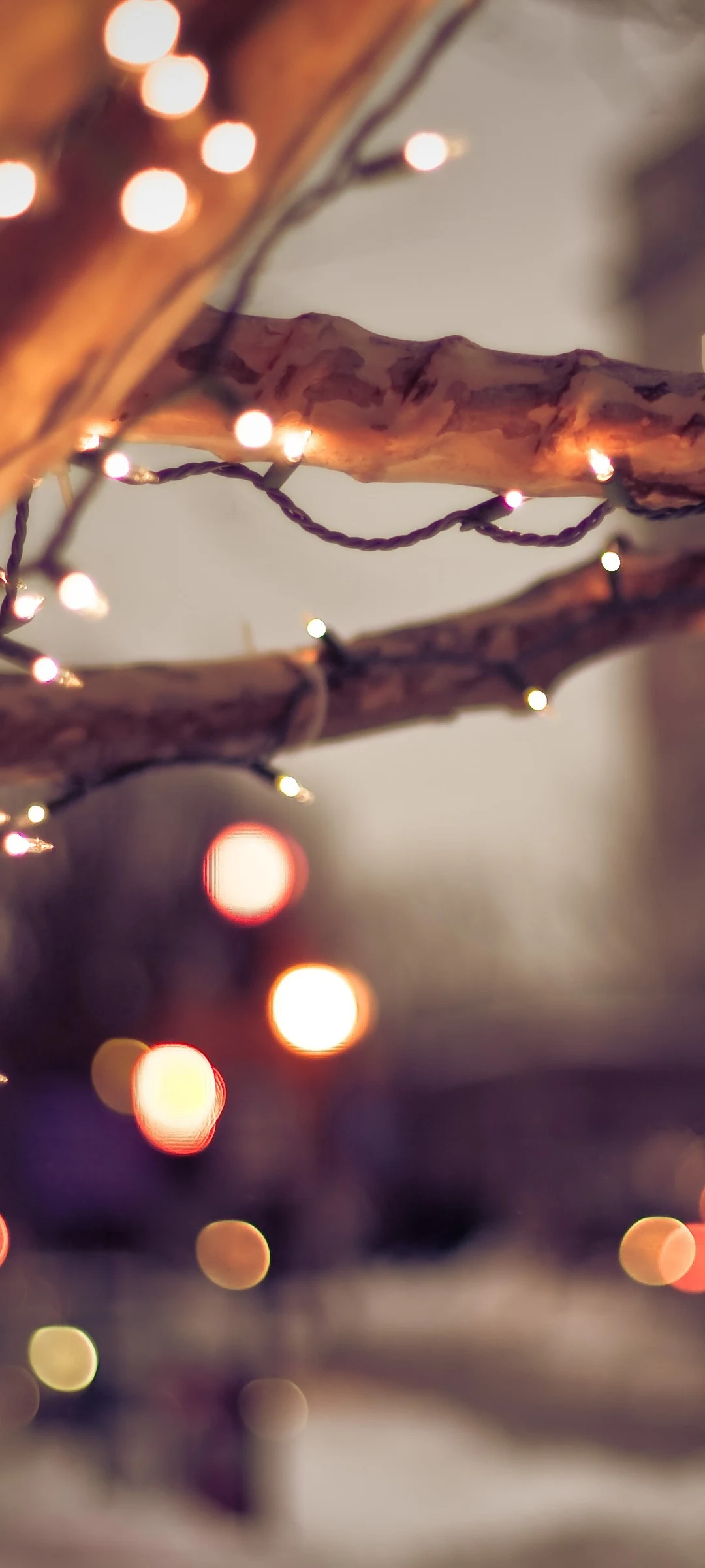 Árbol Festivo Decorado en Oro (FHD+ Smartphone)