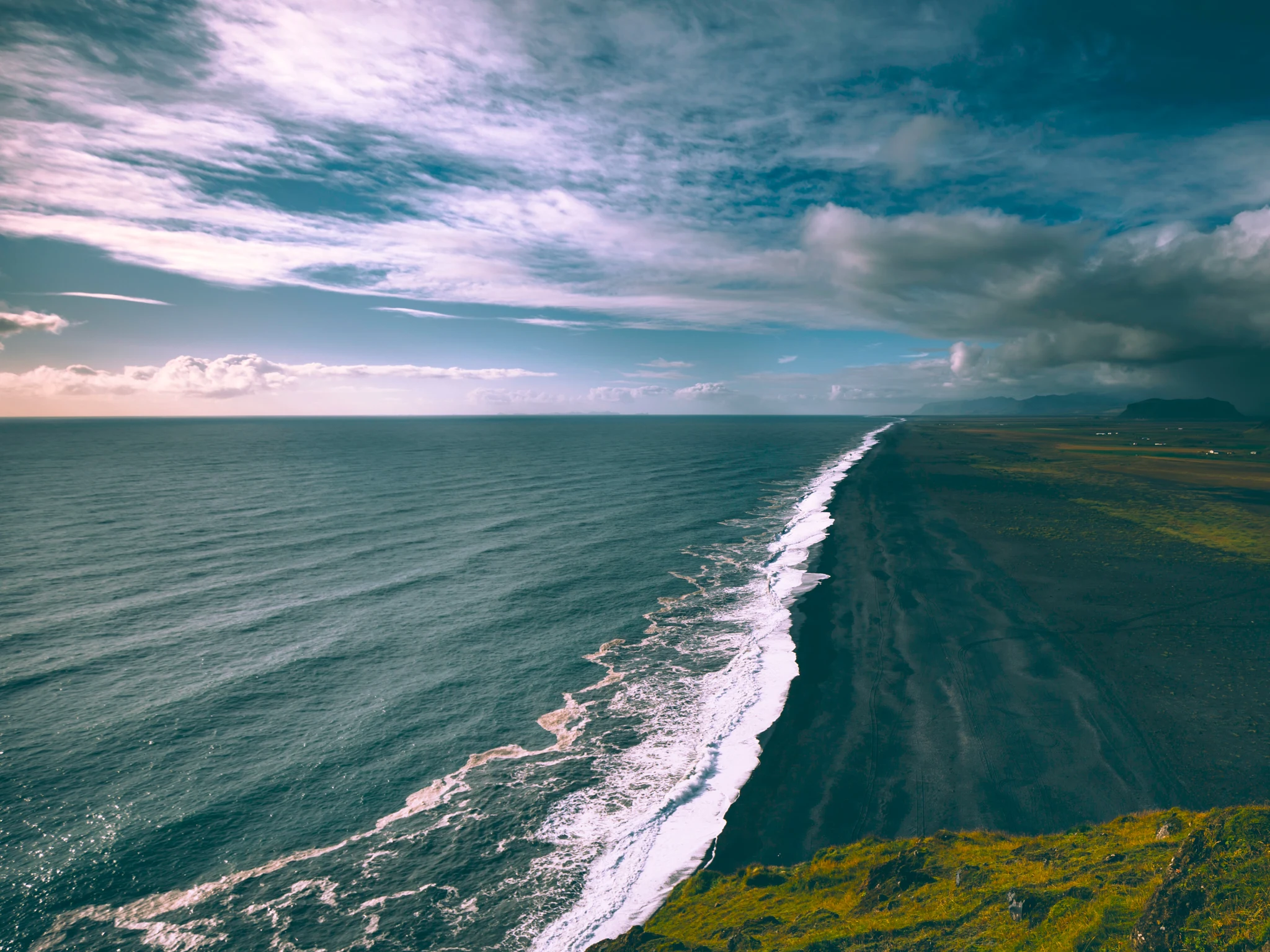 Playas Volcánicas Negras de Islandia (Tablet Retina)