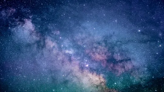 Pilares de la Creación y Nebulosa Cósmica en 4K