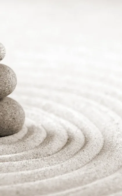 Equilibrio Zen de Rocas y Bambú Negro (Tablet 2.5K)