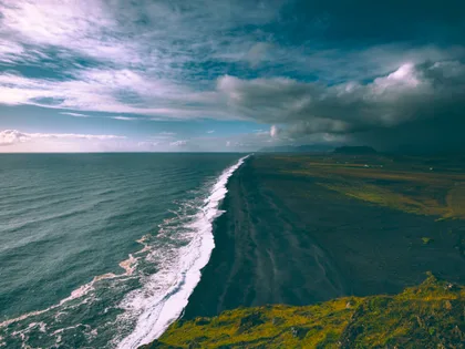 Playas Volcánicas Negras de Islandia (Tablet Retina)